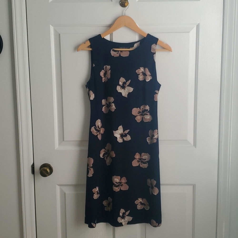 Tommy Hilfiger Size 4 Floral A Line Dress. SUPER FLATTERING